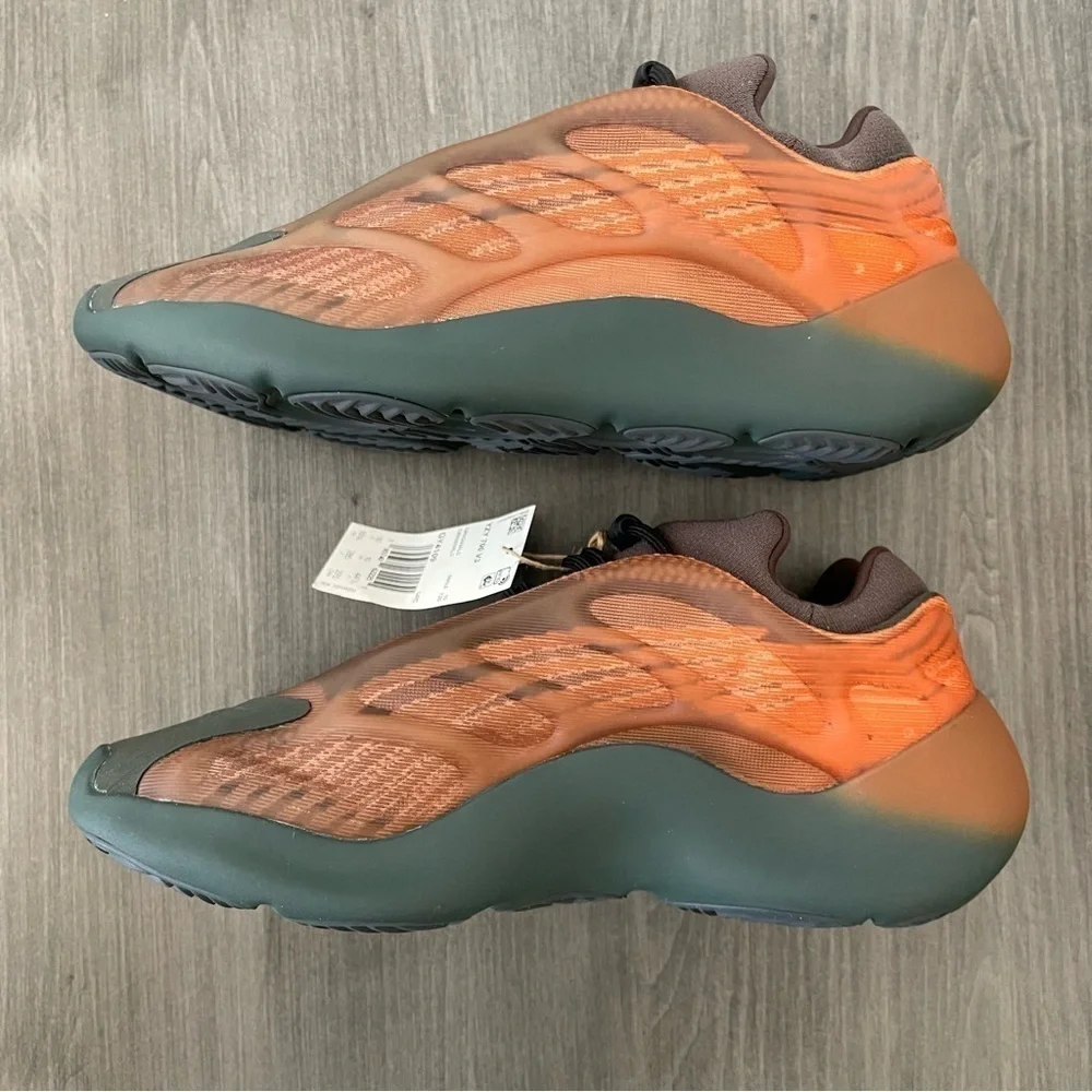 adidas Yeezy 700 V3 GY4109 Copper Fade size 10.5 NWT
